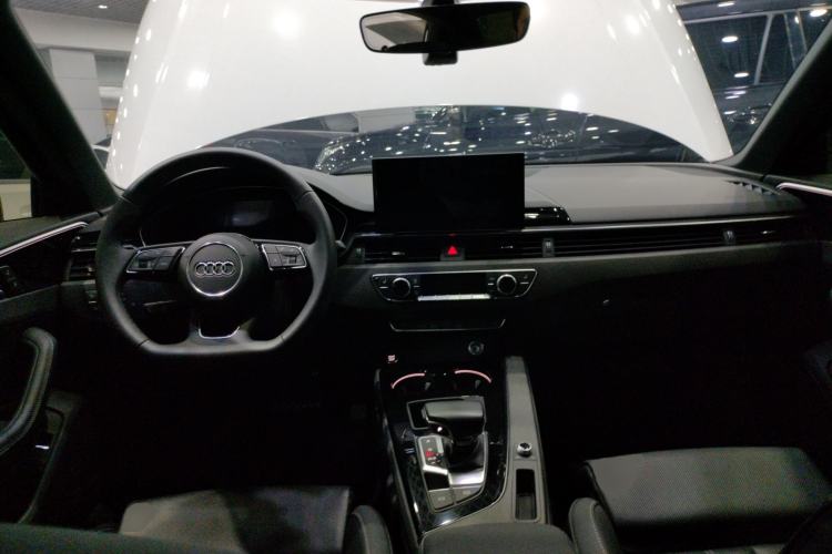 Used Audi A4L 2023 40 TFSI Luxury Dynamic Model
