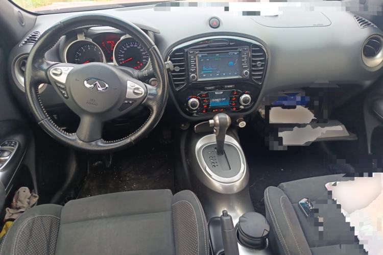 Used Infiniti ESQ 2014 1.6L Spontaneous Edition Center Console