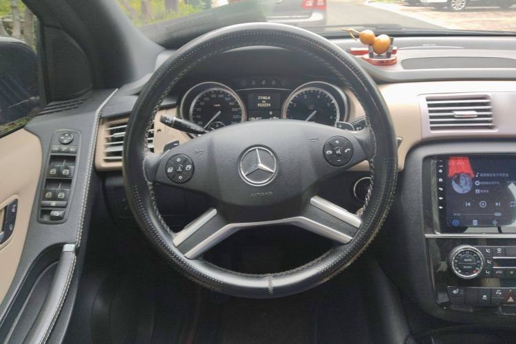 Used Mercedes-Benz R-Class 2014 R 320 4MATIC Luxury Model Steering Wheel