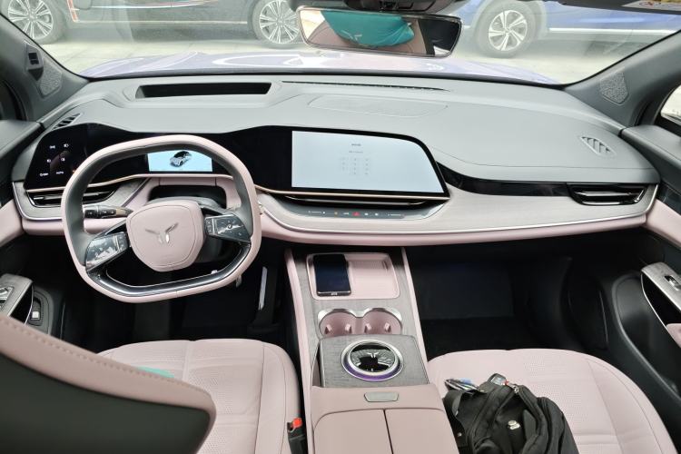 Used Hongqi Tiangong 08 2025 680 Ultra Four-Wheel-Drive Version Center Console