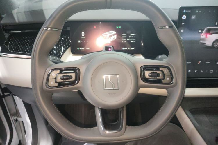 Used Zeekr 009 2024 7-Seater Aisle Version 108 kWh Steering Wheel