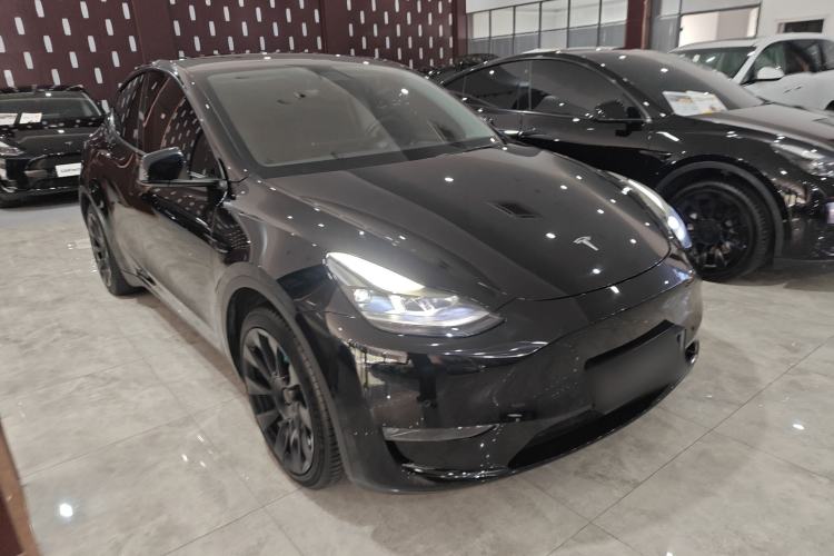 Used Tesla Model Y 2021 Standard Range Rear-Wheel Drive Version Front Right 45 Deg