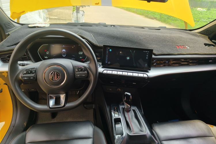 Used MG 5 2022 180 DVVT CVT Youth Luxury Edition
