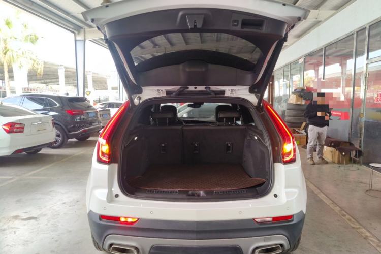 Used Cadillac XT4 2022 28T Two-Wheel-Drive Luxury Version Trunk