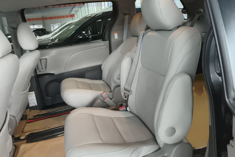Used Toyota Sienna (Parallel Import) 2015 3.5L Two-Wheel Drive L Version—U.S. Specification
