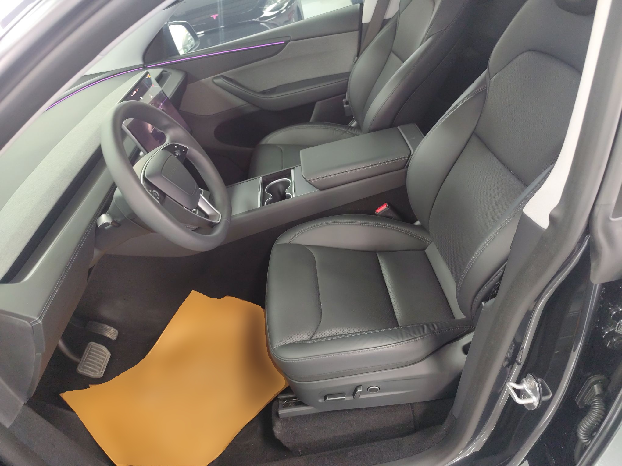 Переднее сиденье в автомобиле