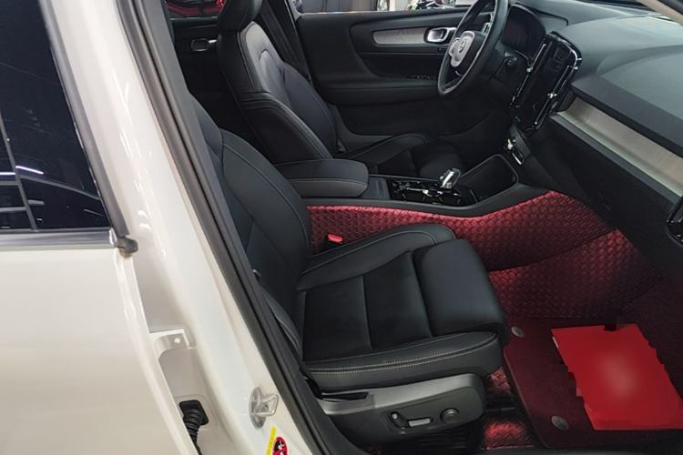 Used Volvo XC40 2024 B4 4x4 Smart Luxury Edition
