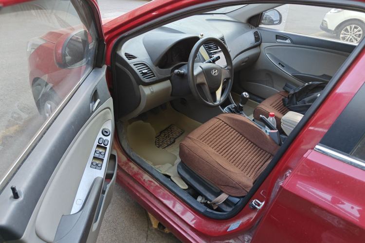 Used Hyundai Verna (older generation) 2014 1.4L Manual Smart GLS Trim Driver Seat