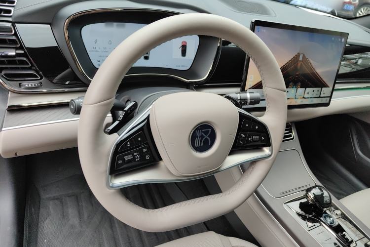 Used BYD Han 2025 DM-i Intelligent Driving Edition 125KM LiDAR Flagship Model Steering Wheel