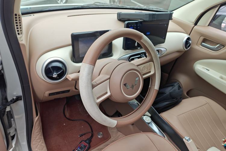 Used Wuling Hongguang MINIEV 2025 Four-Door Version Advanced Edition Center Console