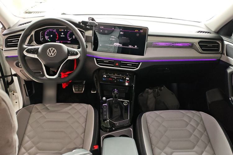 Used Volkswagen Tayron 2023 330TSI Two-Wheel-Drive R-Line High-Energy Version Center Console