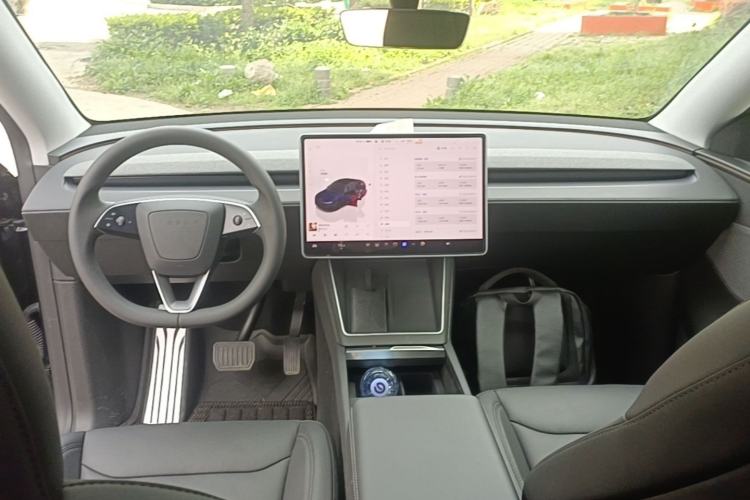 Used Tesla Model Y 2025 Rear-Wheel-Drive Version Center Console