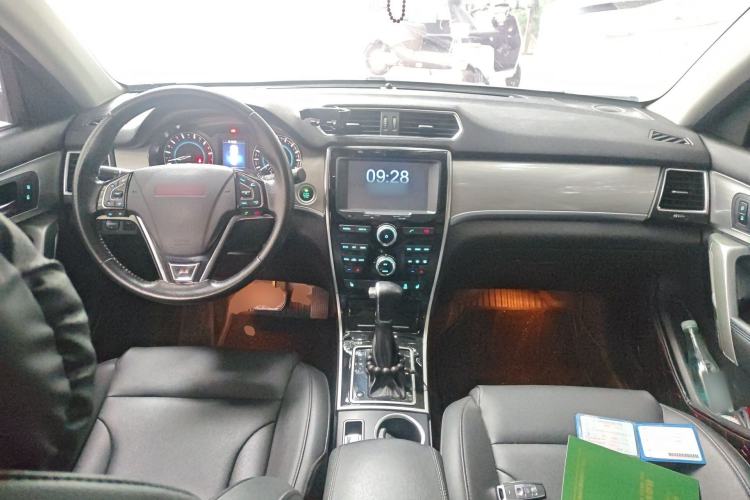 Used Haval H2 2015 1.5T Automatic Two-Wheel Drive Prestige Edition Center Console