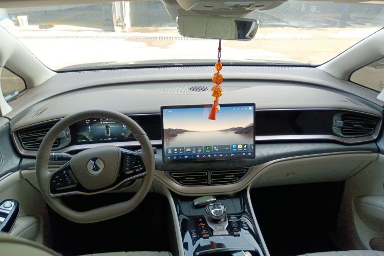 Used Denza D9 2022 DM-i 1040 Prestige Model
