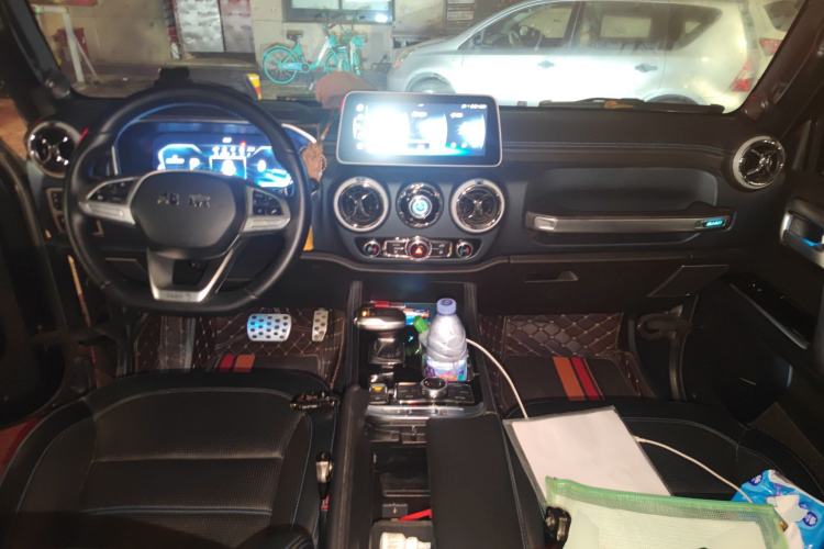 Used BAIC Off-Road BJ40 2021 2.0D Automatic Four-Wheel Drive Blade Hero Edition Adventurer Type Center Console