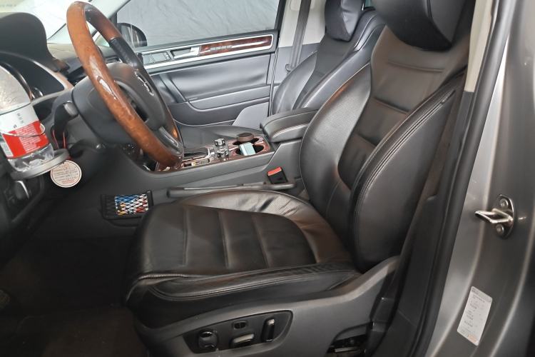 Used Volkswagen Touareg 2011 3.0 TSI Hybrid Left Front Seat