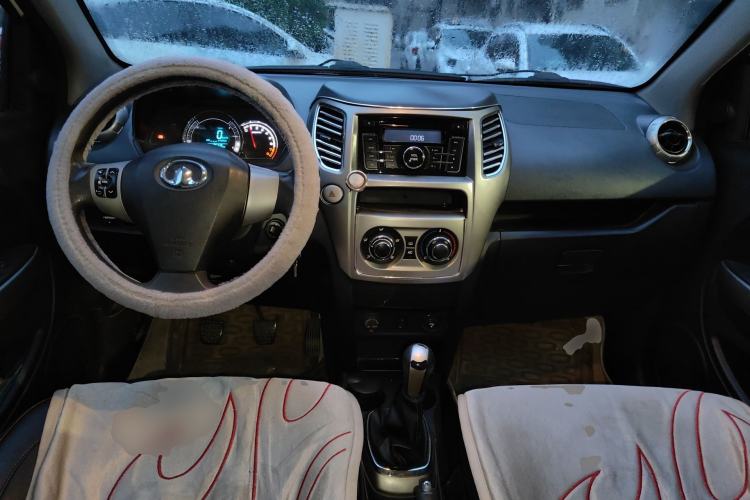 Used Great Wall M4 2012 1.5L Manual Comfort Version Center Console