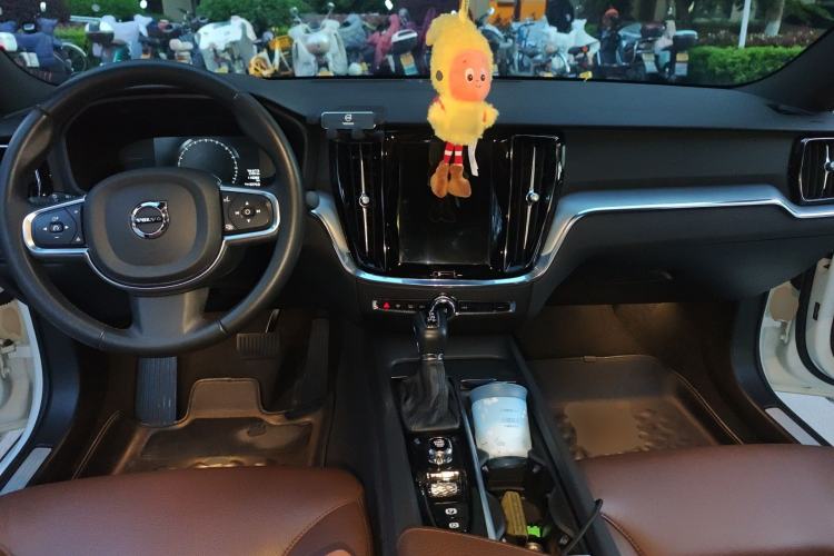 Used Volvo S60 2020 T4 Zhiyi Luxury Edition Center Console