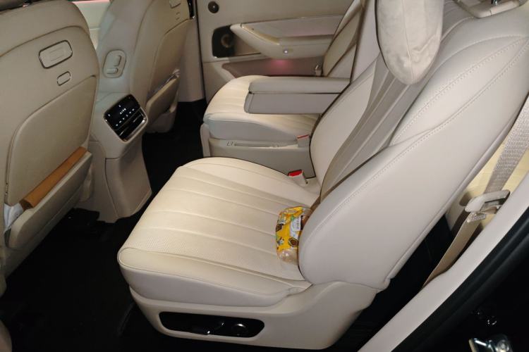 Used Hima AITO M8 2025 Extended-Range Max+ Version 53.4 kWh 6-Seater Edition
