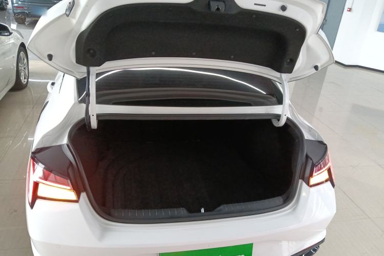 Used Hyundai Elantra 2021 1.5L CVT LUX Prestige Edition Trunk