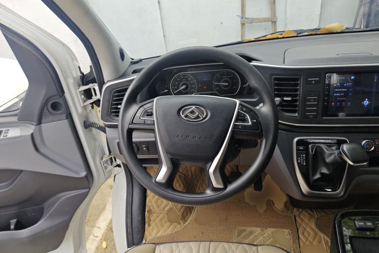 Used SAIC MAXUS Xintu V80 2024 Aotong Value Edition 6AMT Short Wheelbase Ultra-Low Roof 127 Ps 5/6 Seats Steering Wheel