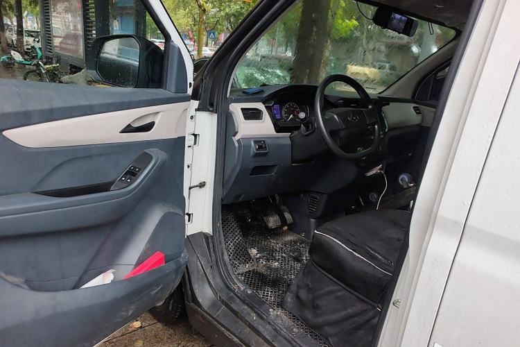 Used SAIC MAXUS EV30 2022 Pure Electric Smart Logistics Expert with Short Wheelbase Guoxuan