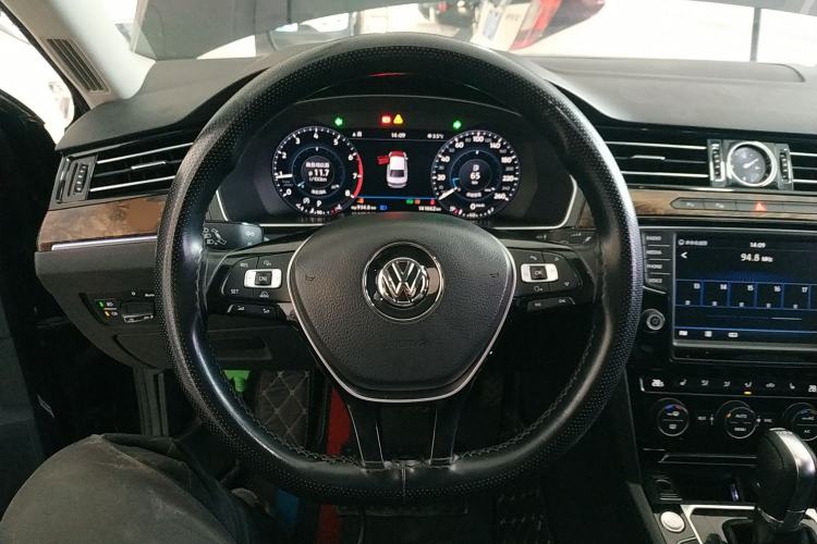 Used Volkswagen Magotan 2017 330TSI DSG Luxury Model
