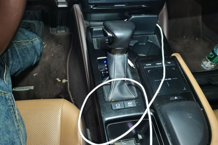 Used Lexus ES 2020 300h Premier Edition Gear Lever