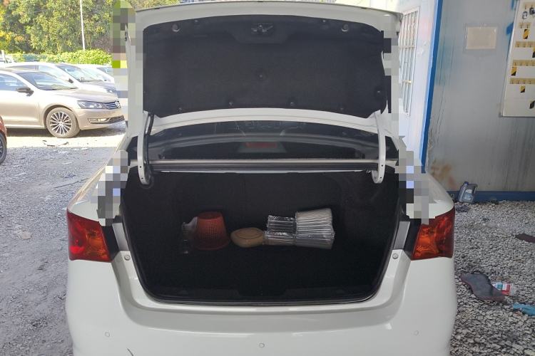 Used Roewe 350 2014 1.5L Automatic Xunyue Version Trunk