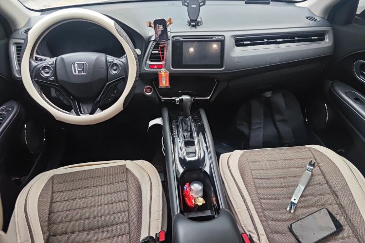 Used Honda Vezel 2015 1.8L CVT 2WD Luxury Model Center Console