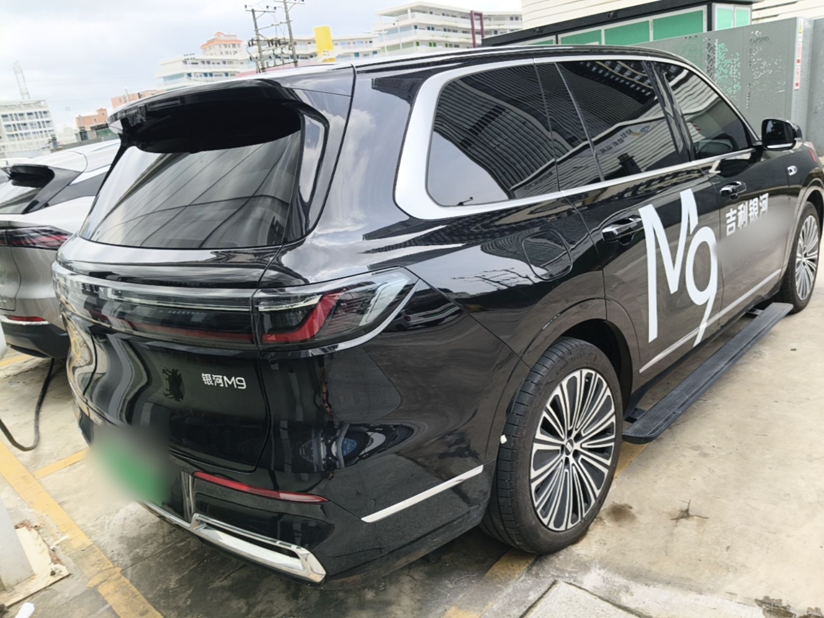 Geely Galaxy M9 2025 Model 210km Four-Wheel-Drive Leading Edition — снимка 6
