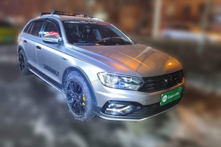 Used Volkswagen C-TREK 2017 230TSI DSG Luxury Model Front Right 45 Deg