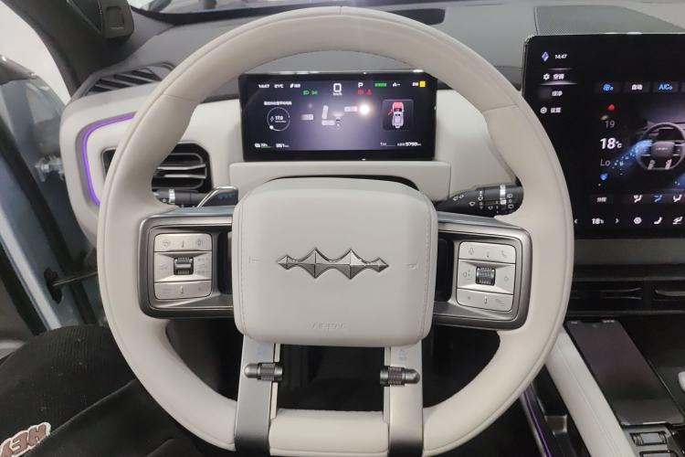 Used Formula Leopard Titanium 3 2025 501 km Four-Wheel Drive Drone Edition Steering Wheel