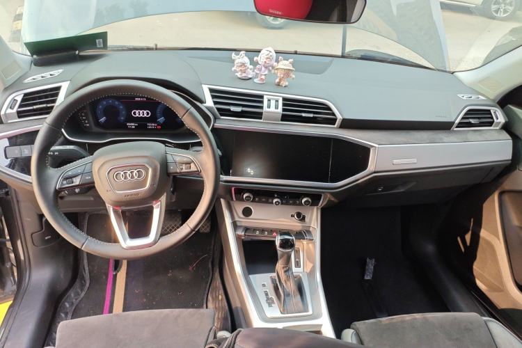 Used Audi Q3 2019 35 TFSI Advanced Dynamic Edition Center Console