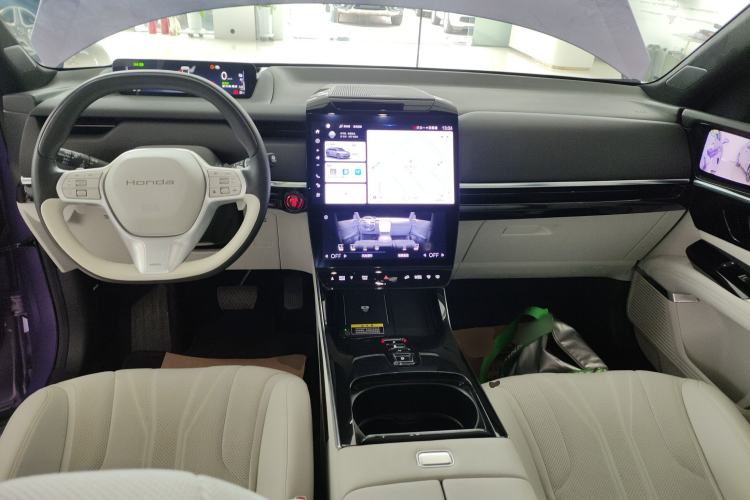 Used Honda P7 2025 Four-Wheel Drive Long-Range Max Center Console