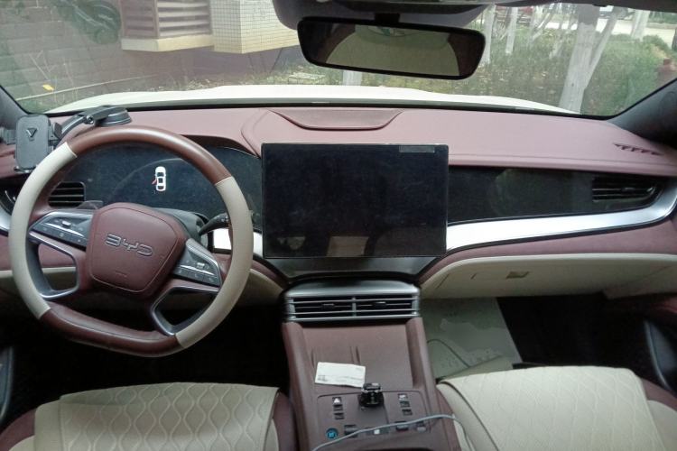 Used BYD Seal 07 DM-i 2025 Intelligent Driving Version DM-i 1.5L 125 km Luxury Edition Center Console