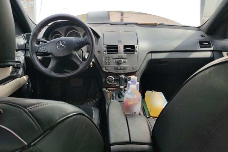 Used Mercedes-Benz C-Class 2010 C 200 CGI Fashion Model Center Console