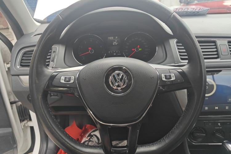 Used Volkswagen Lavida 2017 1.6L Automatic Comfort Edition Steering Wheel