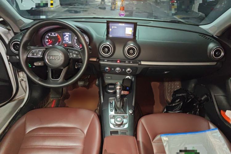 Used Audi A3 2020 Limousine 35 TFSI Ambition China VI Center Console