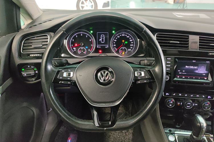 Used Volkswagen Golf 2015 1.4TSI Automatic Flagship Model
