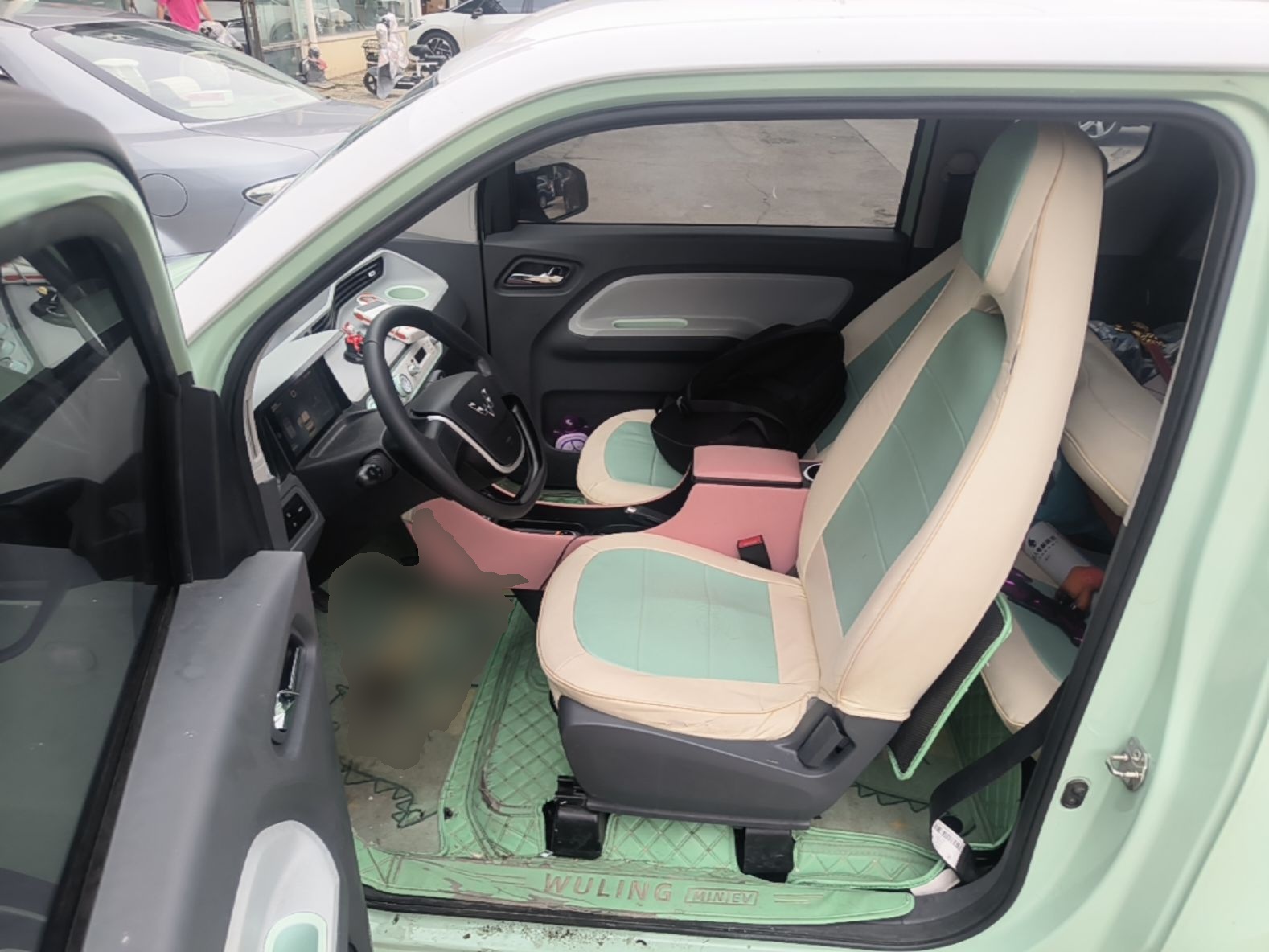 Vordere Reihe im Auto