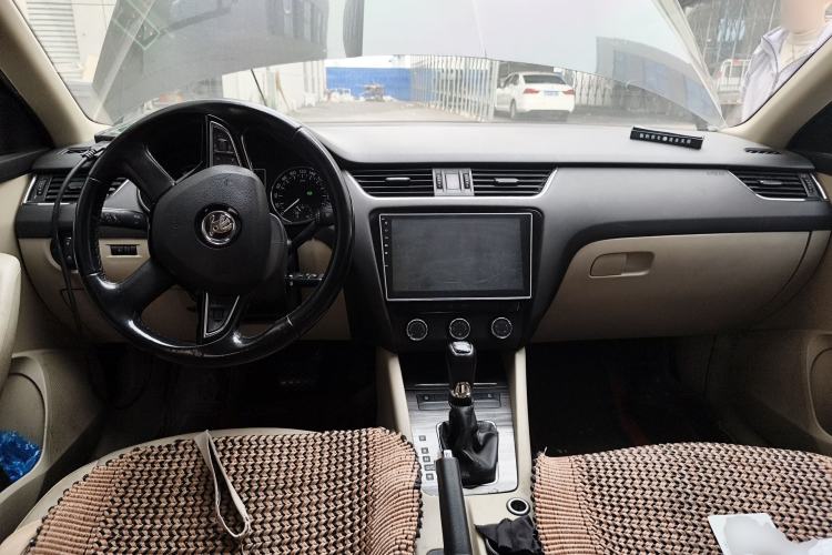 Used Skoda Octavia 2015 1.6L Automatic Yijun Edition Center Console