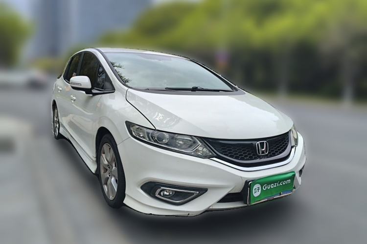Used Honda Jade 2013 1.8L automatic Comfort version 5 seats Front Right 45 Deg