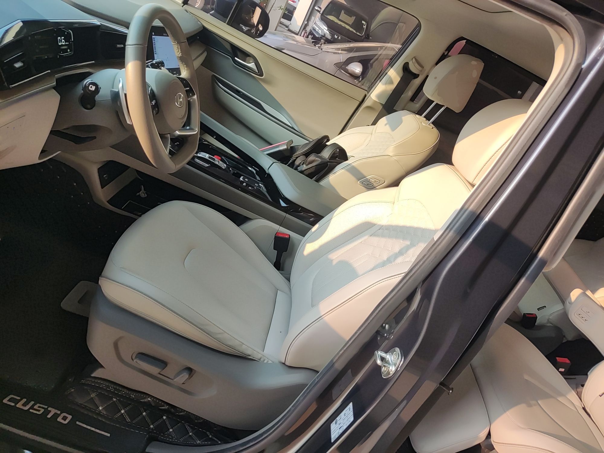 Переднее сиденье в автомобиле