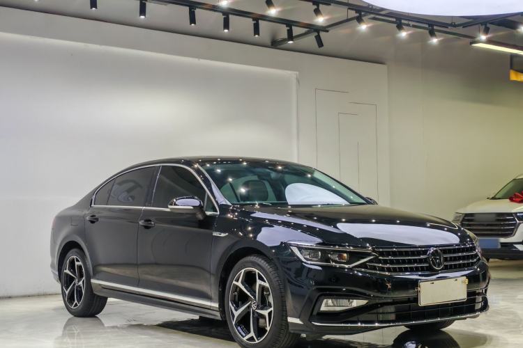 Used Volkswagen Magotan 2024 2 Million Units Zhongxiang Version 330TSI DSG Luxury Edition