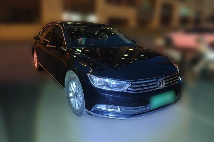 Used Volkswagen Magotan 2017 280TSI DSG Comfort Model Front Right 45 Deg