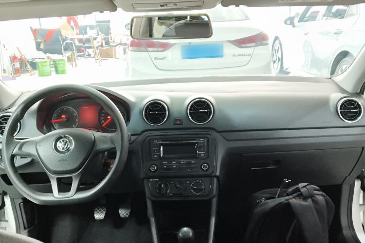 Used Volkswagen Jetta 2019 Dream Edition 1.4L Manual Fashion Version Center Console