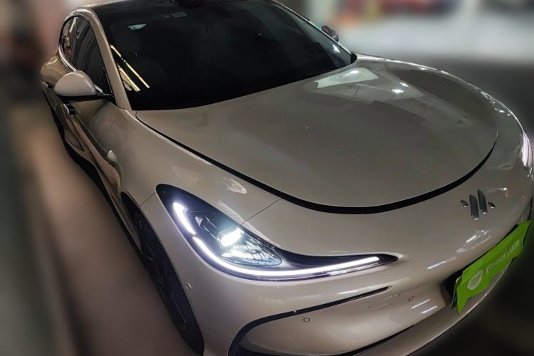 Used IM L6 2024 Max Standard Edition Front Right 45 Deg