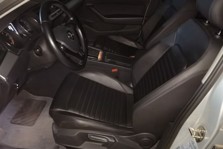 Used Volkswagen Magotan 2017 280TSI DSG Comfort Model
