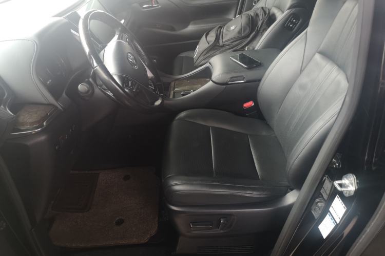 Used Toyota Vellfire 2023 Crown Dual-Engine 2.5L HV Ultimate Edition
